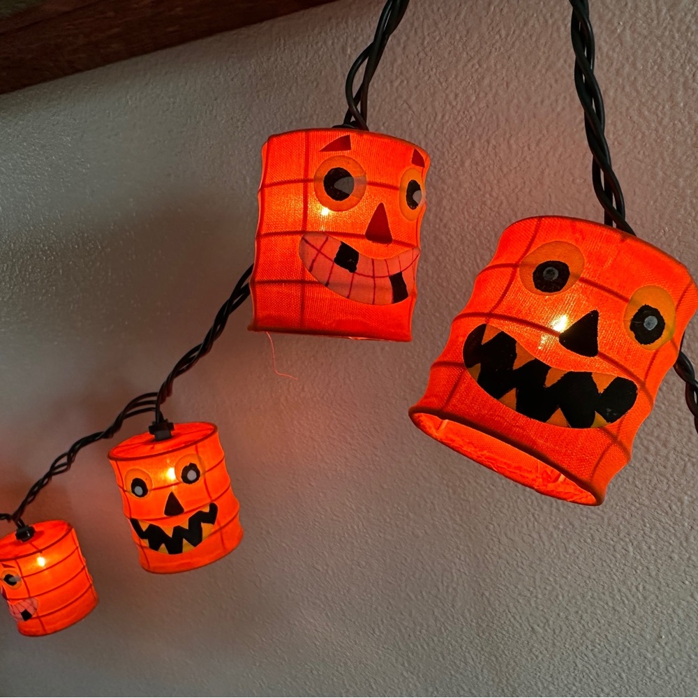 Vintage retro style Halloween jack o lantern pumpkin string party lights fabric